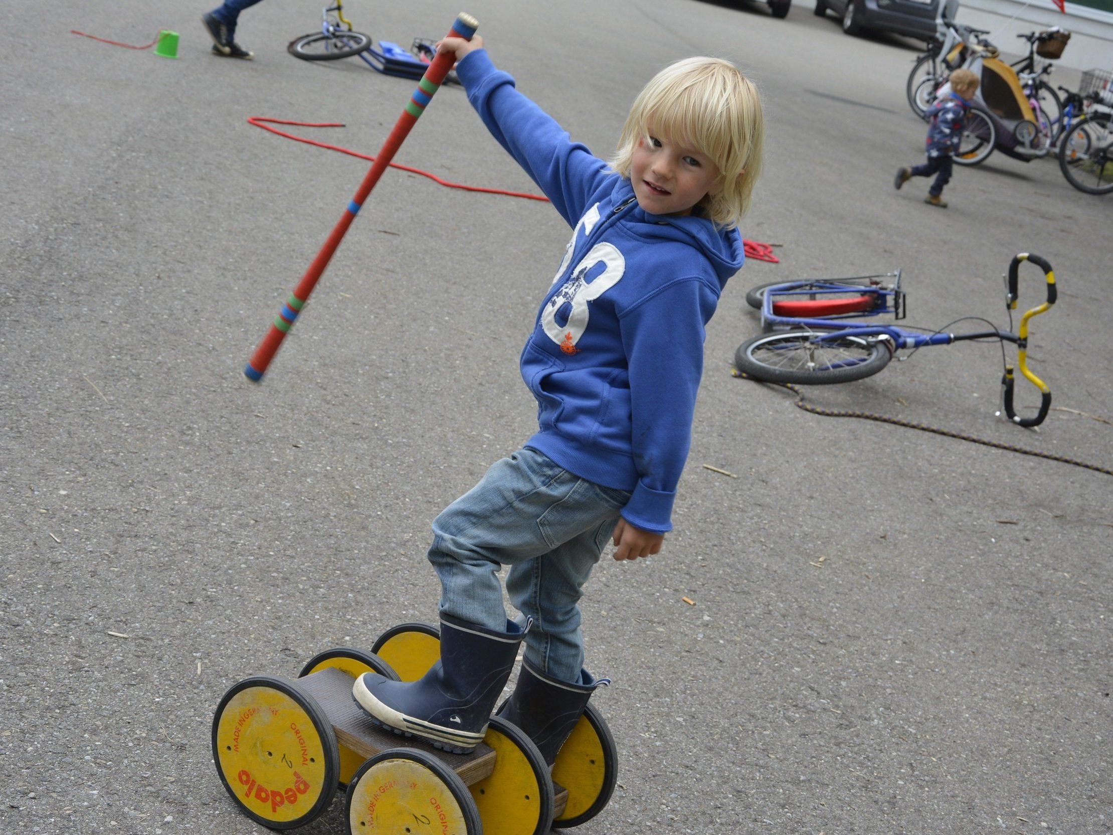 Am Freitagnachmittag fiel der Startschuss mit der „SpielAktion“ am Binsenfeldweg. Am Freitagnachmittag fiel der Startschuss mit der „SpielAktion“ am Binsenfeldweg.