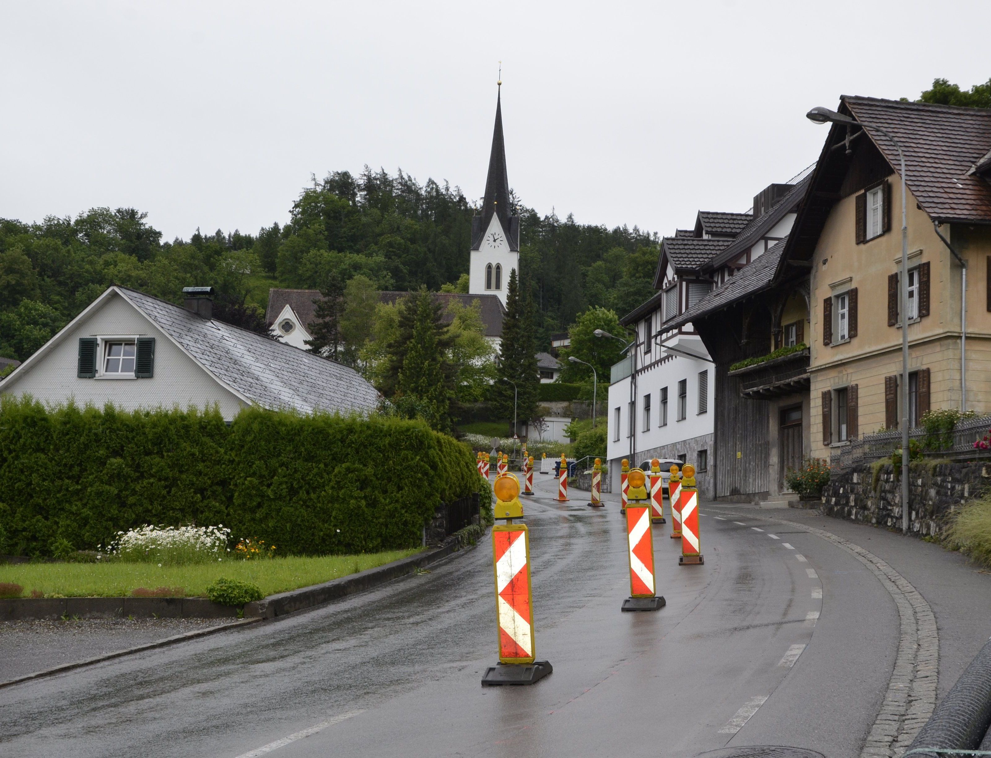 Die Bauarbeiten an der Walgaustraße in Klaus haben begonnen. Es gibt eine Ampelregelung. Die Bauarbeiten an der Walgaustraße in Klaus haben begonnen. Es gibt eine Ampelregelung.