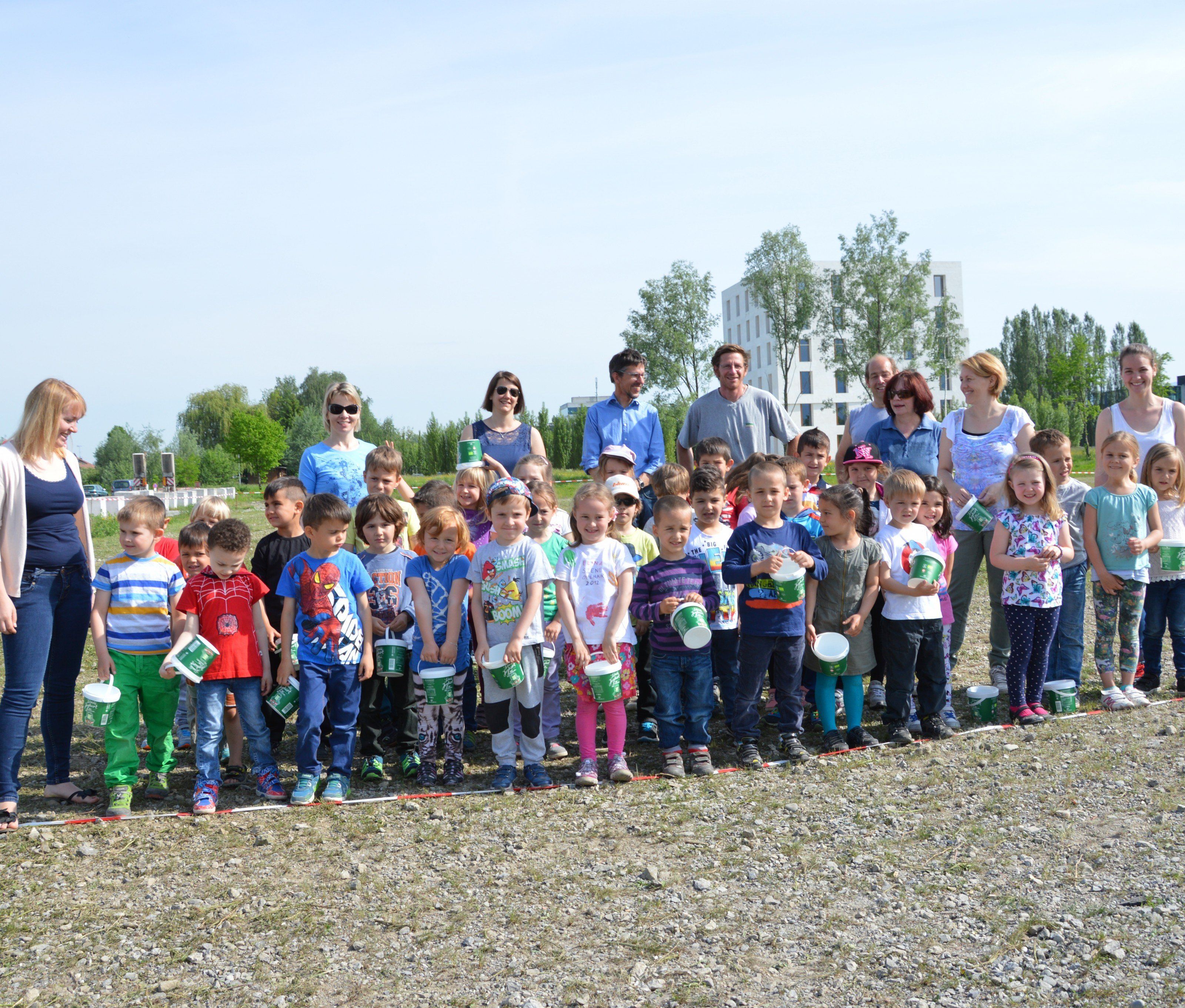 Kindergartenkinder im Einsatz für die Bienen Kindergartenkinder im Einsatz für die Bienen