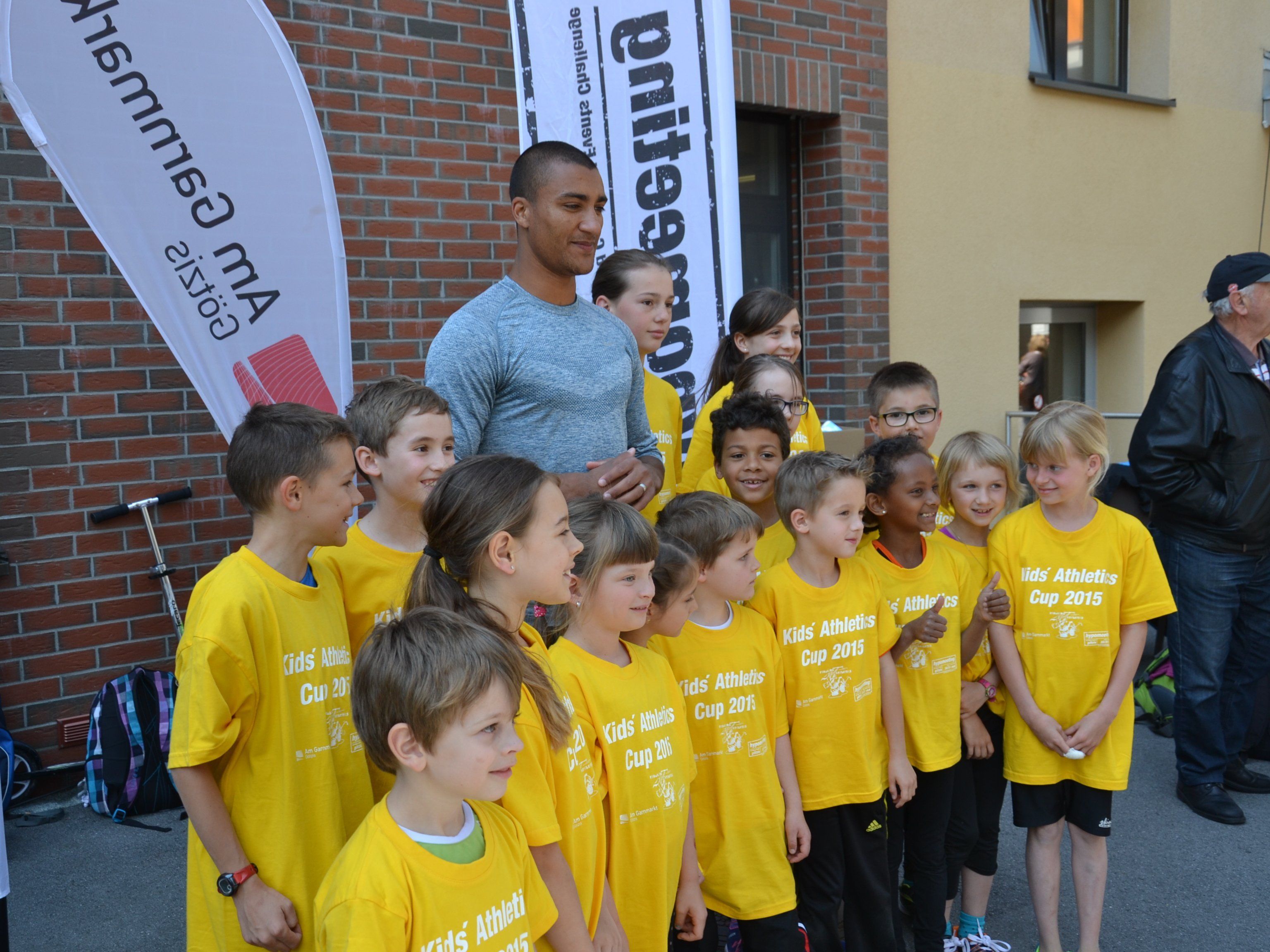 Ashton Eaton mit seiner Mannschaft Ashton Eaton mit seiner Mannschaft