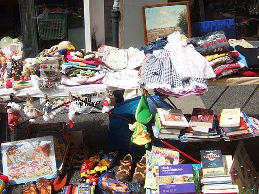 Der Flohmarkt in der Neubaugasse hat jedes Mal einiges zu bieten