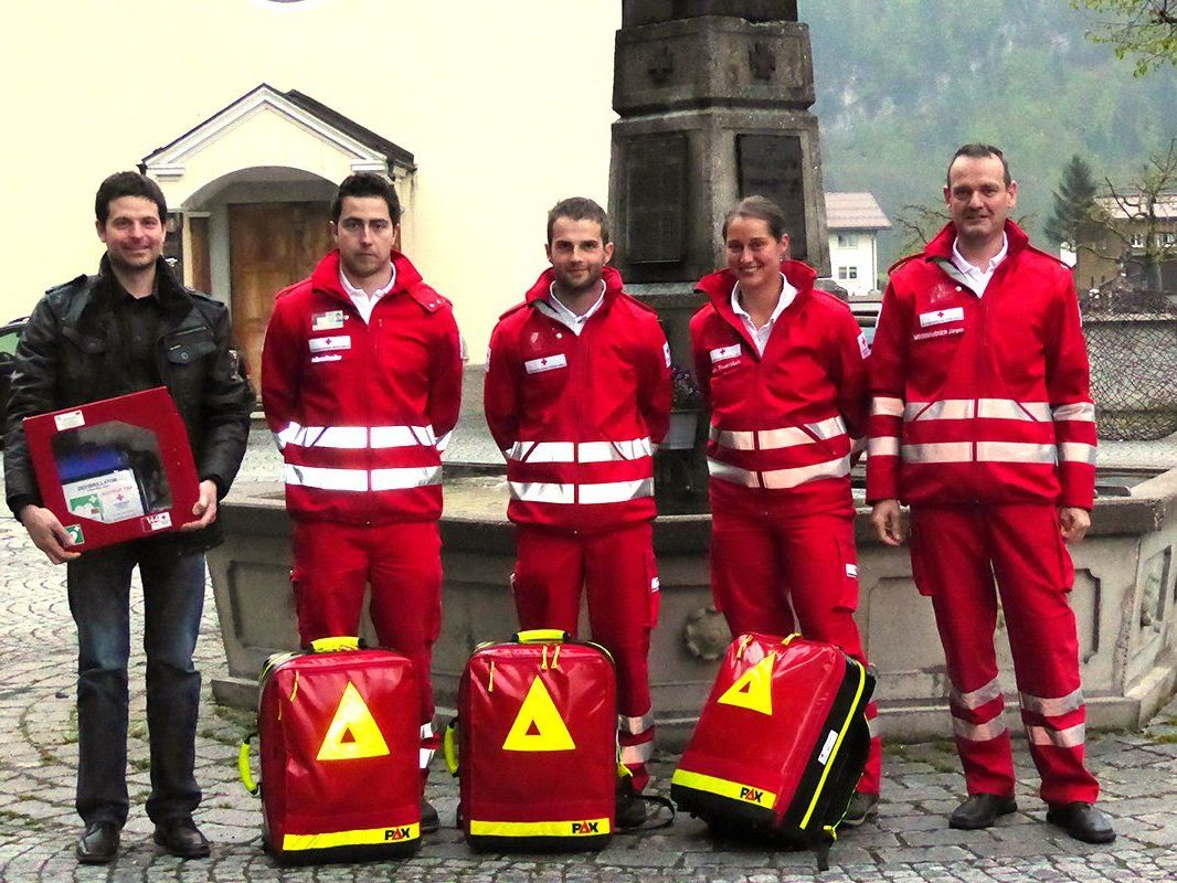 Am 28.4.2015 konnte die First-Responder-Einheit mit Bürgermeister Robert Meusburger und Ortsstellenleiter Jürgen Moosbrugger offiziell in Betrieb genommen werden. Am 28.4.2015 konnte die First-Responder-Einheit mit Bürgermeister Robert Meusburger und Ortsstellenleiter Jürgen Moosbrugger offiziell in Betrieb genommen werden.