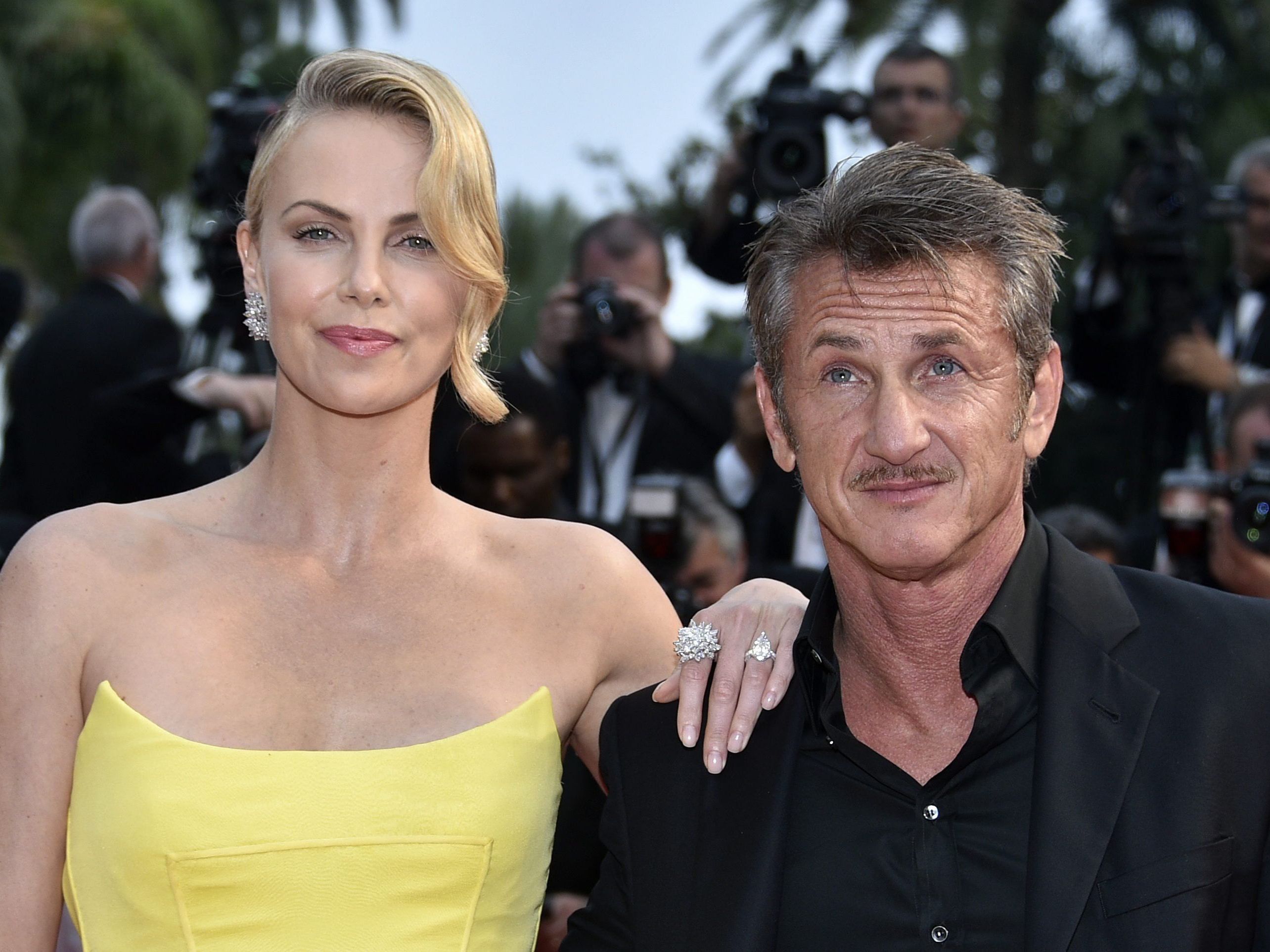 Sean Penn wird seine Freundin Charlize Theron zum heurigen Life Ball begleiten. Sean Penn wird seine Freundin Charlize Theron zum heurigen Life Ball begleiten.