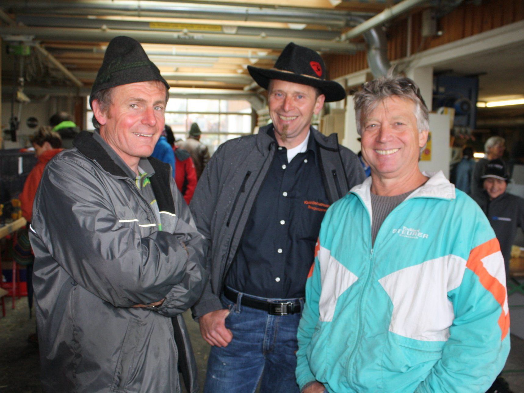 Martin Steurer, Albert Fink und Bruno Eberle beim Rundgang durch die Kleintierausstellung. Martin Steurer, Albert Fink und Bruno Eberle beim Rundgang durch die Kleintierausstellung.