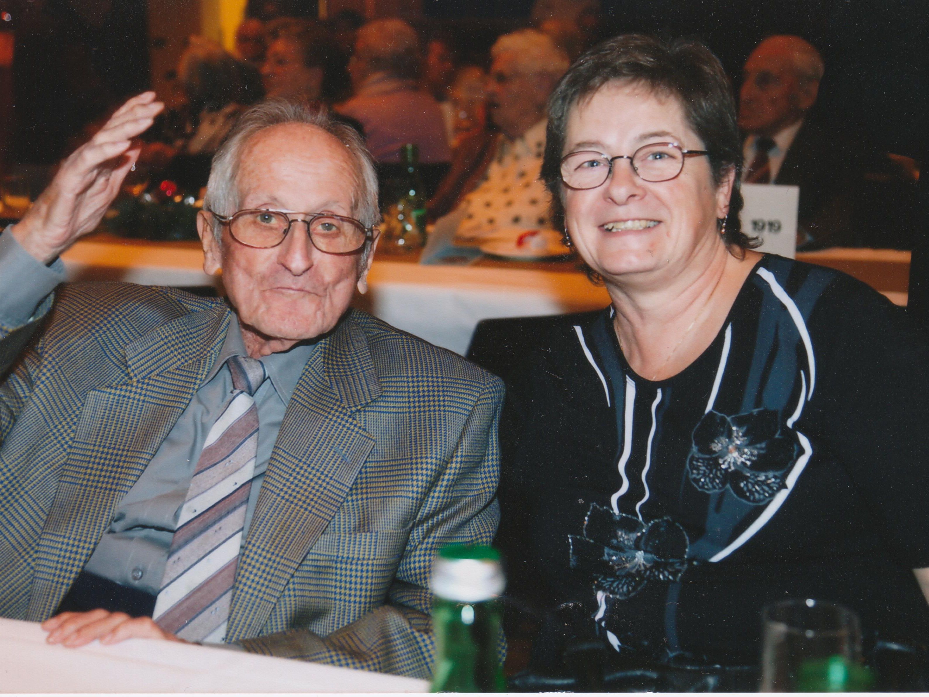 Josef König mit Tochter Elfi auf dem "Fest der älteren Mitbürger" vor gut vier Jahren Josef König mit Tochter Elfi auf dem "Fest der älteren Mitbürger" vor gut vier Jahren