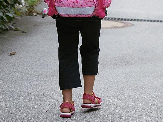 Eine Zehnjährige wurde auf dem Schulweg unsittlich berührt
