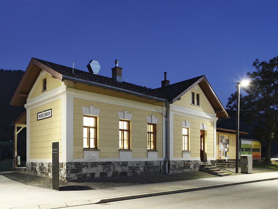 15 Jahre Bahnhof werden mit einem rauschenden Fest gefeiert. 15 Jahre Bahnhof werden mit einem rauschenden Fest gefeiert.