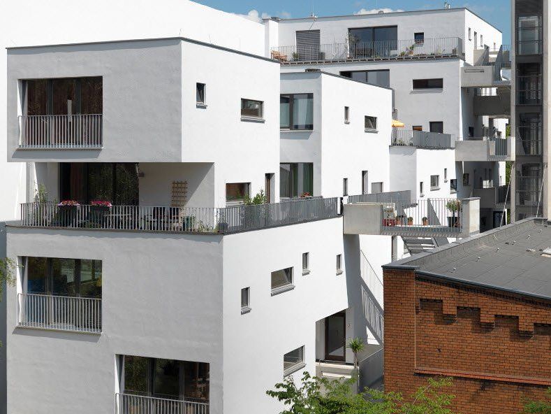 Das Gesundheits-, Bildungs- und Familienzentrum Haus C13 im Berliner Stadtteil Prenzlauer Berg gilt als eines der höchsten Holzhäuser Deutschlands. Das Gesundheits-, Bildungs- und Familienzentrum Haus C13 im Berliner Stadtteil Prenzlauer Berg gilt als eines der höchsten Holzhäuser Deutschlands.