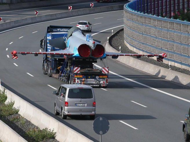 Eurofighter wurde zur Reparatur gefahren Eurofighter wurde zur Reparatur gefahren