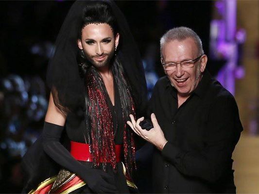 Zwei, die sich verstehen: Conchita Wurst und Jean Paul Gaultier. Zwei, die sich verstehen: Conchita Wurst und Jean Paul Gaultier.