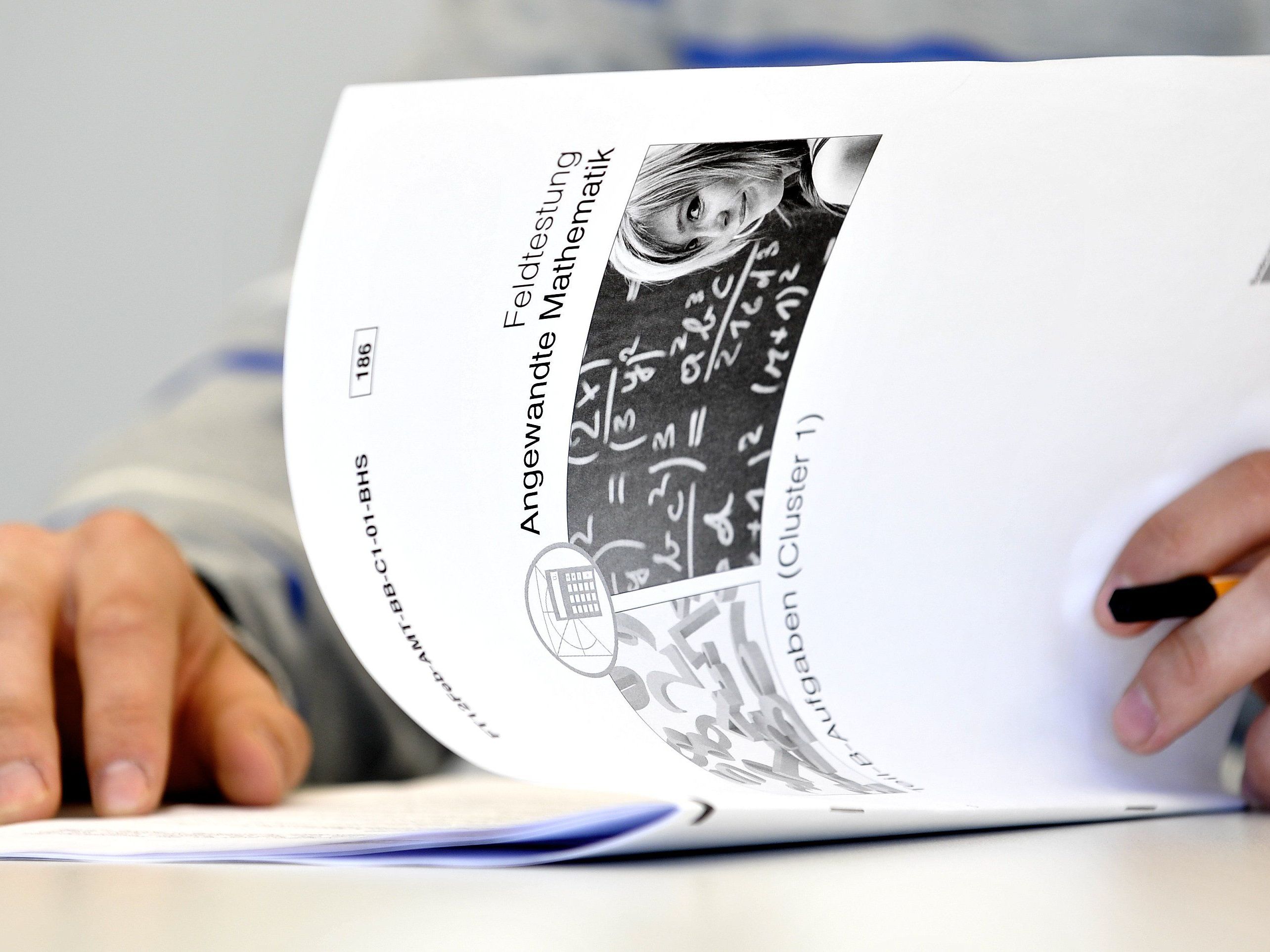 Lehrer in Wiener Neustadt manipuliert Mathe-Maturaarbeiten - weiterer Verdachtsfall in Vorarlberg. Lehrer in Wiener Neustadt manipuliert Mathe-Maturaarbeiten - weiterer Verdachtsfall in Vorarlberg.