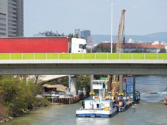 Taucher nach Unfall auf Wiener Baustelle weiterhin in Lebensgefahr