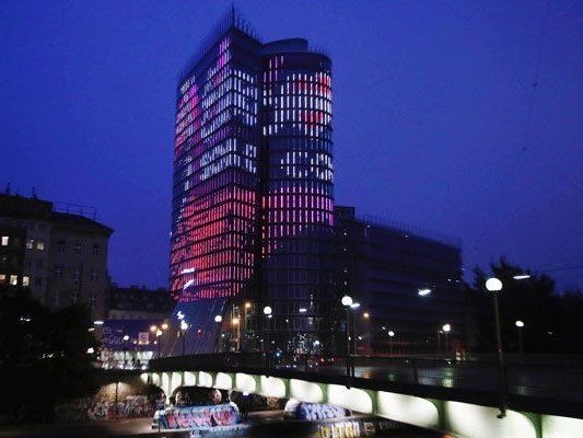 So präsentiert sich der Uniqa Tower derzeit im Dunkeln. So präsentiert sich der Uniqa Tower derzeit im Dunkeln.