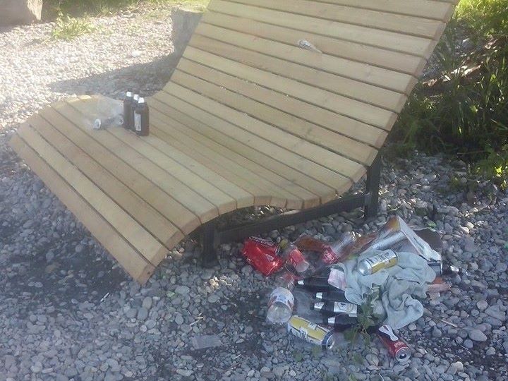 Im Bürgerforum ärgert man sich, dass die neuen Sitzplätze mit Müll verdreckt werden. Im Bürgerforum ärgert man sich, dass die neuen Sitzplätze mit Müll verdreckt werden.