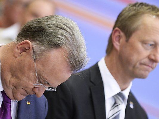 Niessl will sich nicht beugen und koaliert mit der FPÖ Niessl will sich nicht beugen und koaliert mit der FPÖ