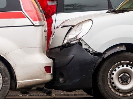 Wien-Favoriten: Auffahrunfall mit drei beteiligten Fahrzeugen