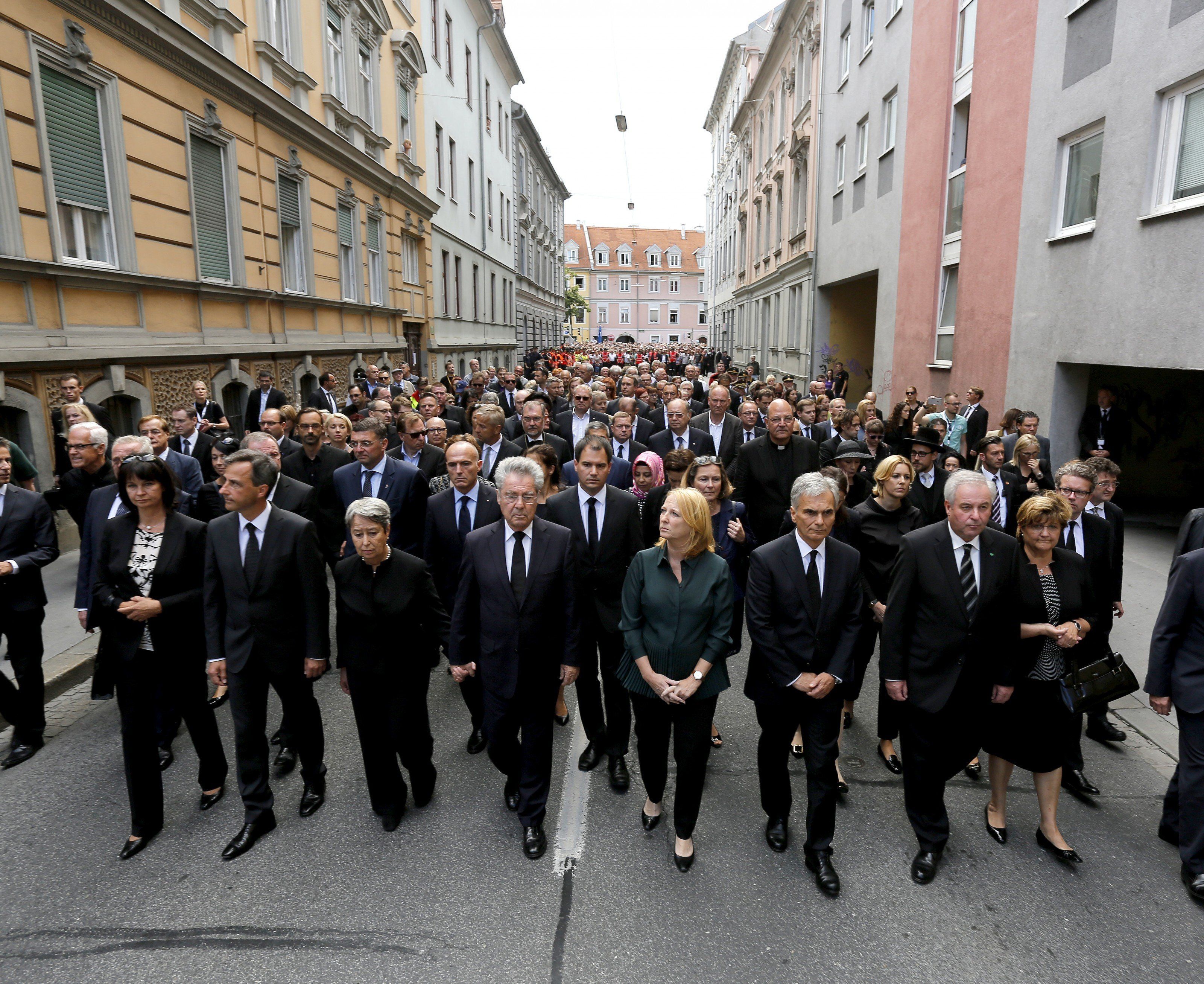 Nach Amokfahrt - Rund 12.000 Menschen gedachten in Graz der Opfer Nach Amokfahrt - Rund 12.000 Menschen gedachten in Graz der Opfer