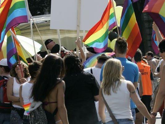 Am 16. Juni wird das Pride Village am Rathausplatz feierlich eröffnet.