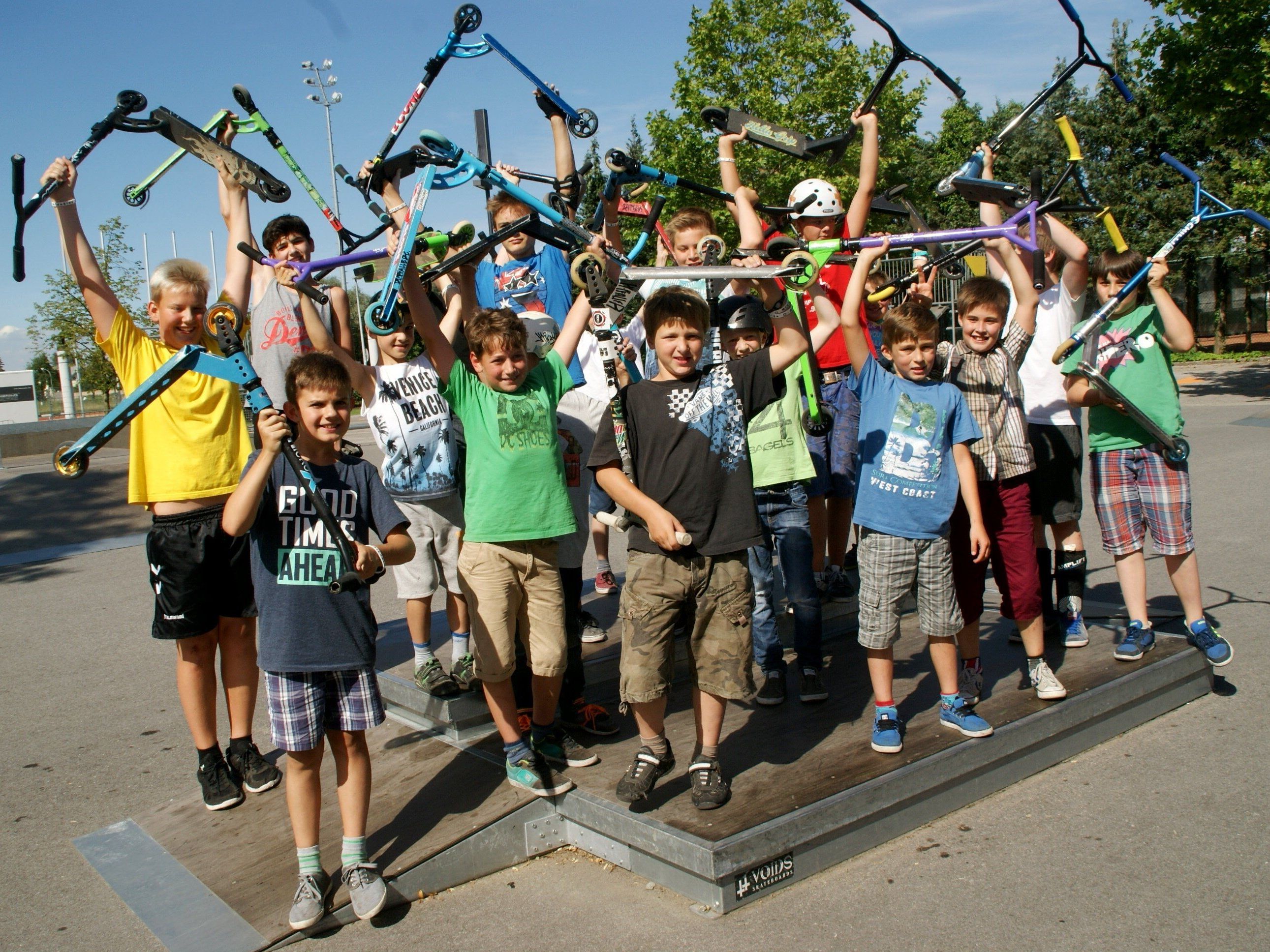 Eine wilde Scooter-Horde Eine wilde Scooter-Horde