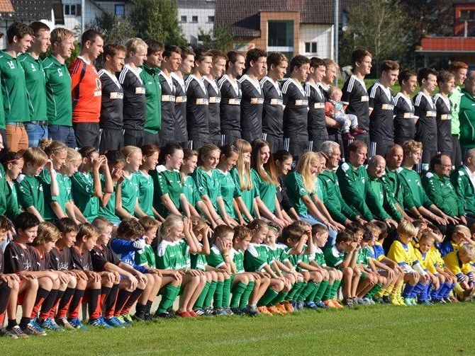 Knapp 300 aktive Kicker spielen beim FC Alberschwende. Knapp 300 aktive Kicker spielen beim FC Alberschwende.