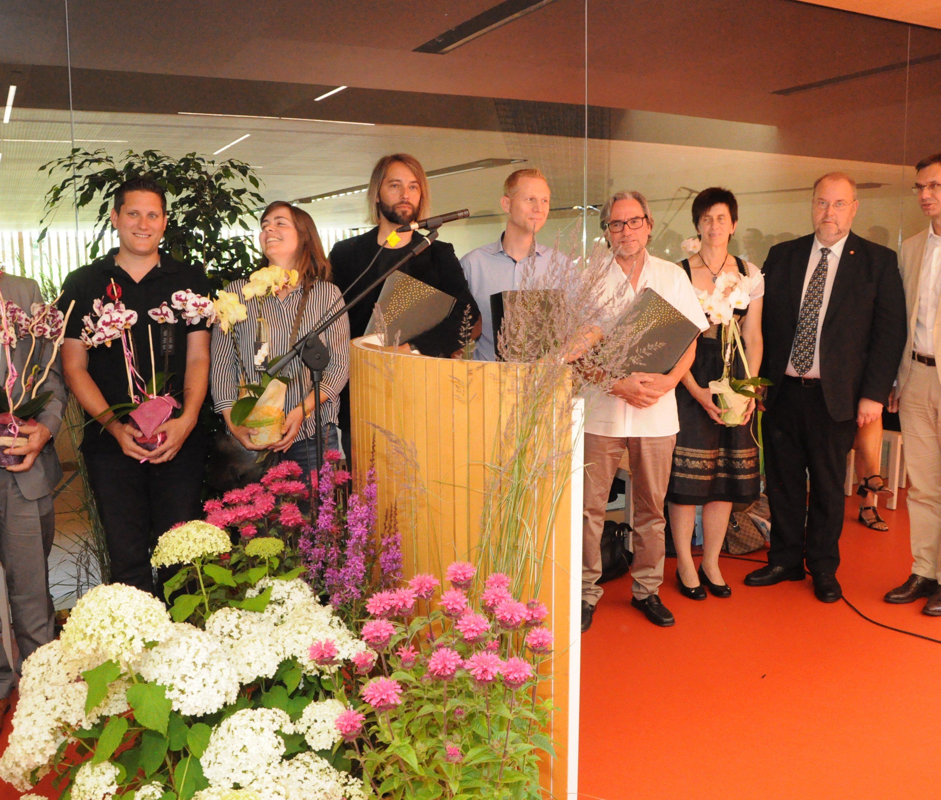 Viele Gratulanten bei der Sporthalleneröffnung in Klaus Viele Gratulanten bei der Sporthalleneröffnung in Klaus