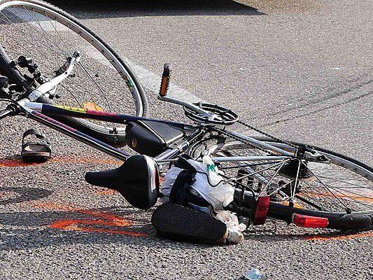 Radlerin verletzte sich bei Zusammenstoß mit Straßenbahn schwer