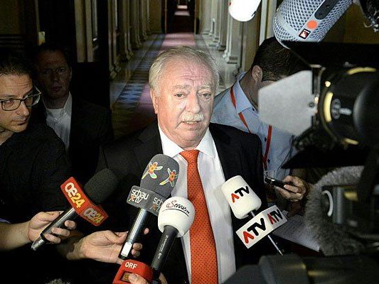 Der Wiener Bürgermeister Michael Häupl äußerte sich zum Voves-Rücktritt Der Wiener Bürgermeister Michael Häupl äußerte sich zum Voves-Rücktritt