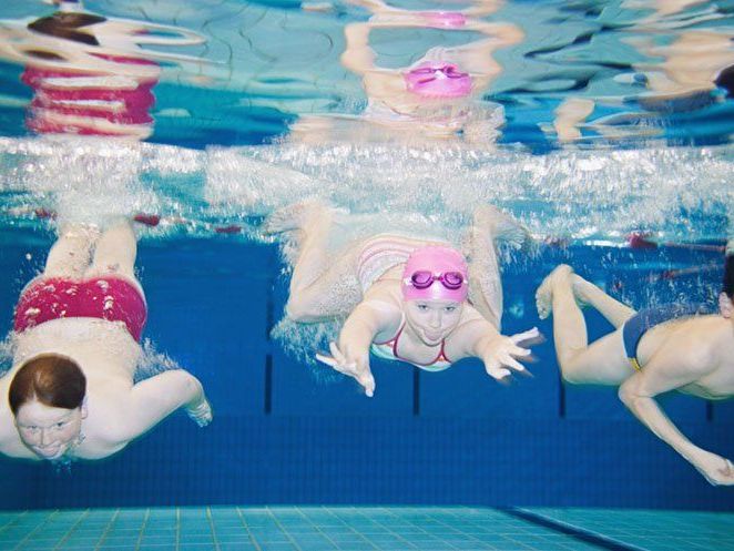 Starke Freunde holen sich die Extraportion AquaPower. Starke Freunde holen sich die Extraportion AquaPower.