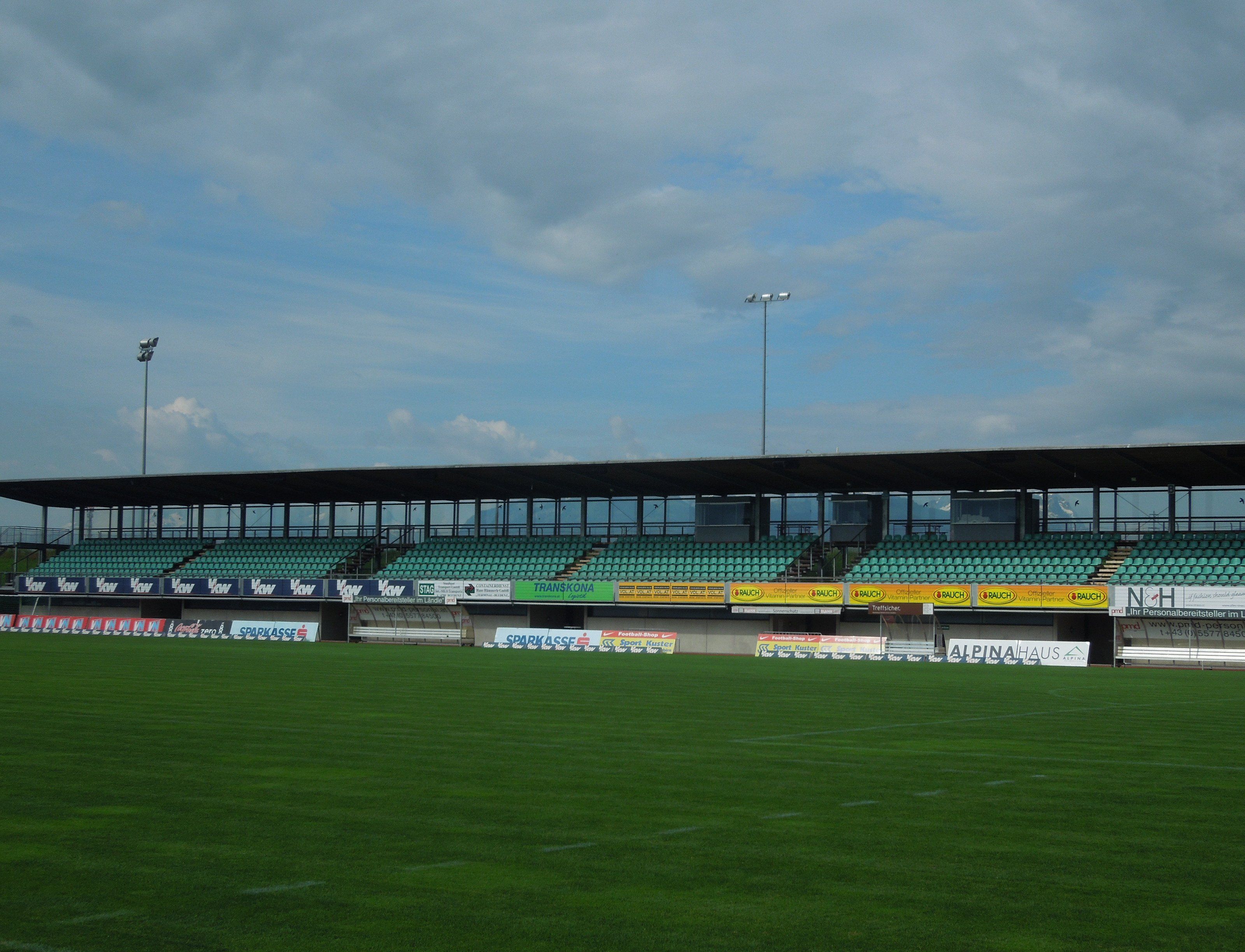 Mario Aberer hatte im Bürgerforum angeregt, dass man im Reichshofstadion einen Windschutz anbringen sollte. Aus Sicherheitsgründen ist dies jedoch nicht möglich. Mario Aberer hatte im Bürgerforum angeregt, dass man im Reichshofstadion einen Windschutz anbringen sollte. Aus Sicherheitsgründen ist dies jedoch nicht möglich.