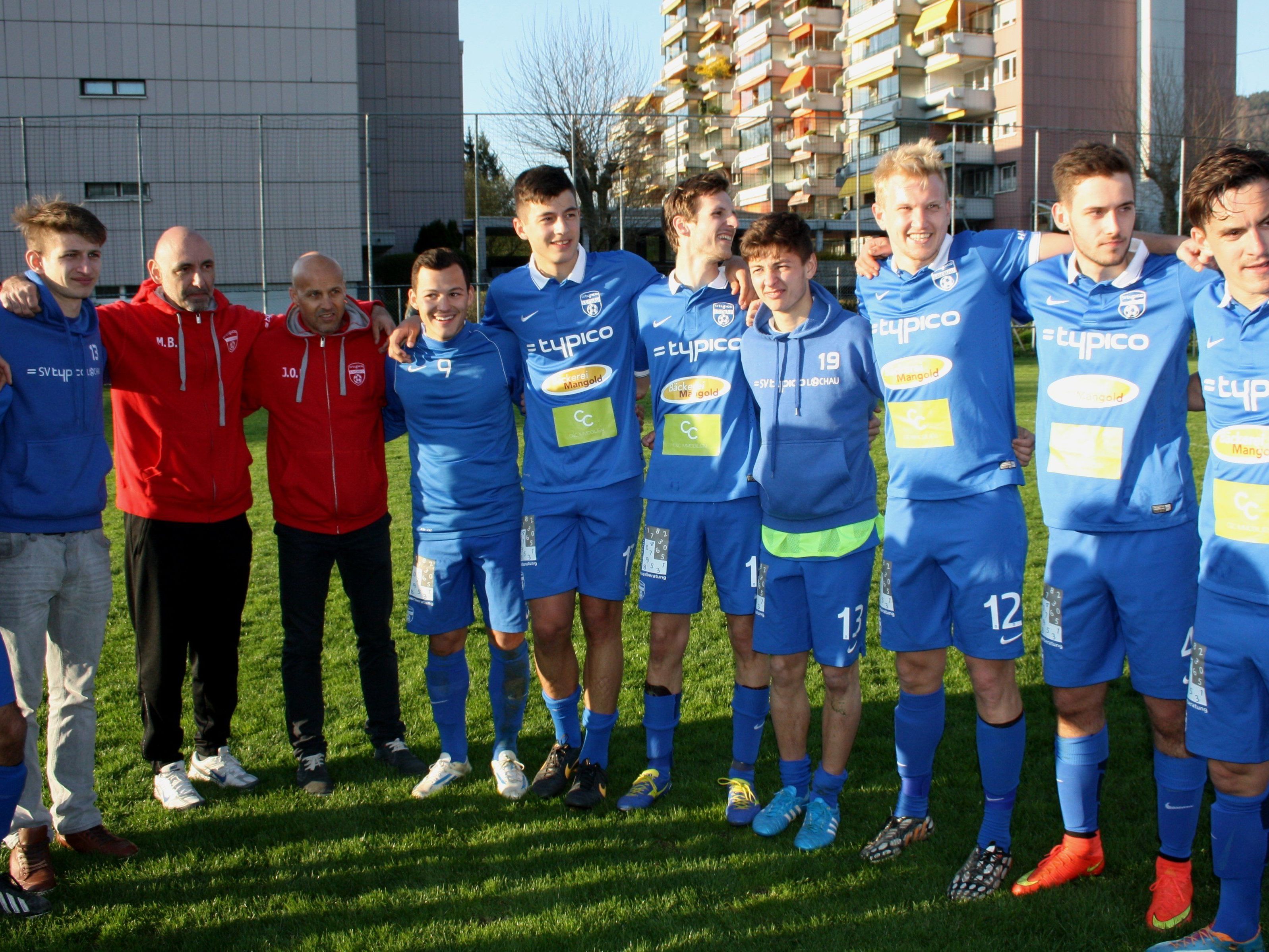 Bestens motiviert kämpft das Team um das Trainerduo Jan Ove Pedersen und Marco Bologna am Samstag im letzten Meisterschaftsspiel um den Aufstieg in die Vorarlbergliga. Bestens motiviert kämpft das Team um das Trainerduo Jan Ove Pedersen und Marco Bologna am Samstag im letzten Meisterschaftsspiel um den Aufstieg in die Vorarlbergliga.