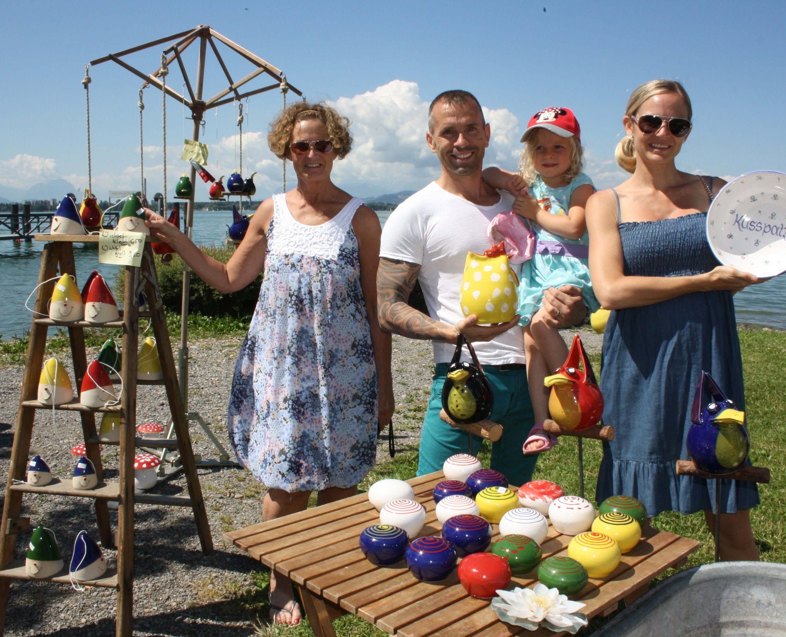 Der Kunstmarkt im besonderen Ambiente am Lochauer Kaiserstrand begeisterte Jung und Alt. Der Kunstmarkt im besonderen Ambiente am Lochauer Kaiserstrand begeisterte Jung und Alt.