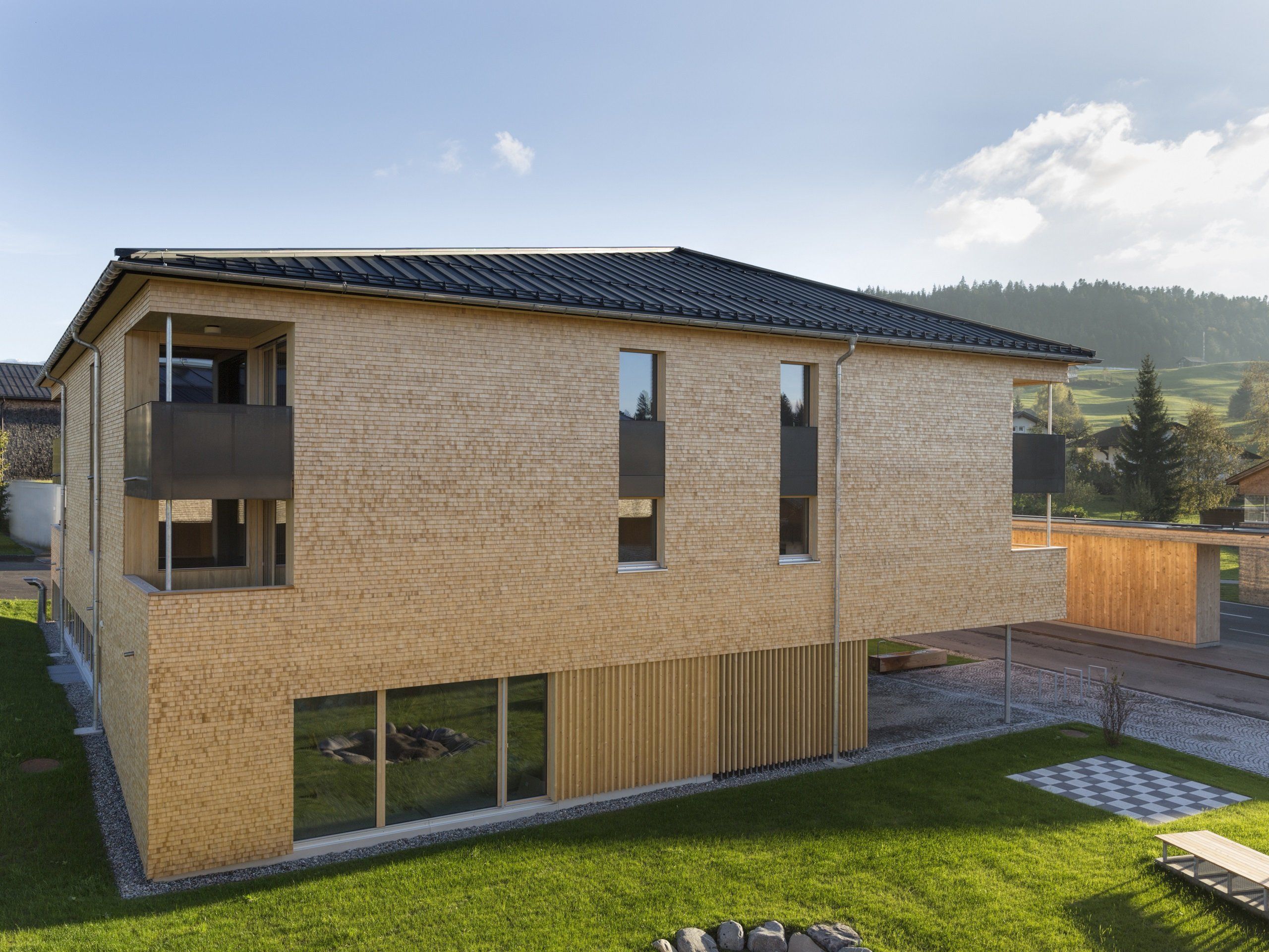 Die Pläne im Stil eines „Bregenzerwälder-Hauses“ stammen vom renommierten Architekturbüro Johannes Kaufmann ZT. Die Pläne im Stil eines „Bregenzerwälder-Hauses“ stammen vom renommierten Architekturbüro Johannes Kaufmann ZT.