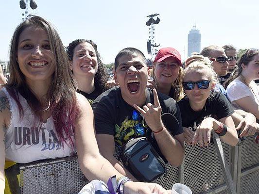 Besucher des Rock in Vienna-Festivals am Donnerstag auf der Donauinsel