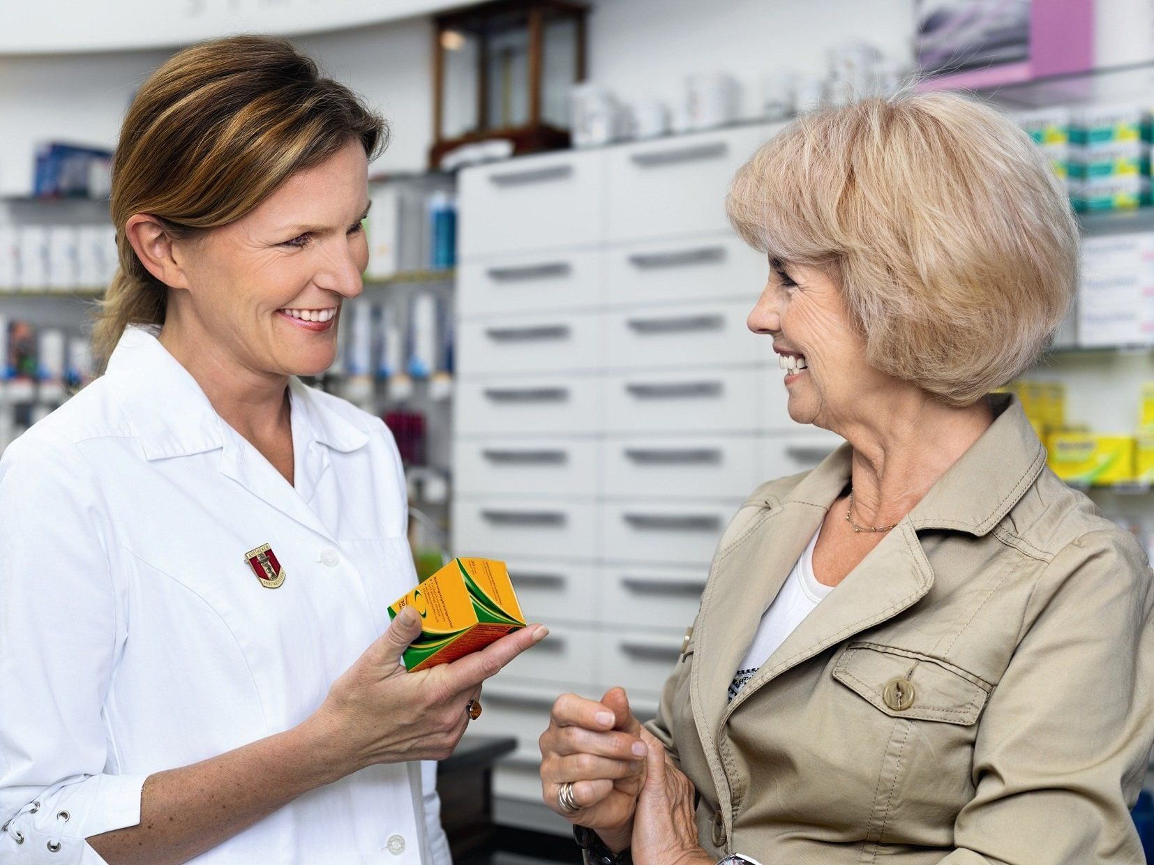 Ältere Menschen sind besonders auf die Beratung in den Apotheken angewiesen. Die Vorarlberger Apothekerkammer startet deshalb eine Qualitätsoffensive für Menschen ab 50 Jahren. Ältere Menschen sind besonders auf die Beratung in den Apotheken angewiesen. Die Vorarlberger Apothekerkammer startet deshalb eine Qualitätsoffensive für Menschen ab 50 Jahren.