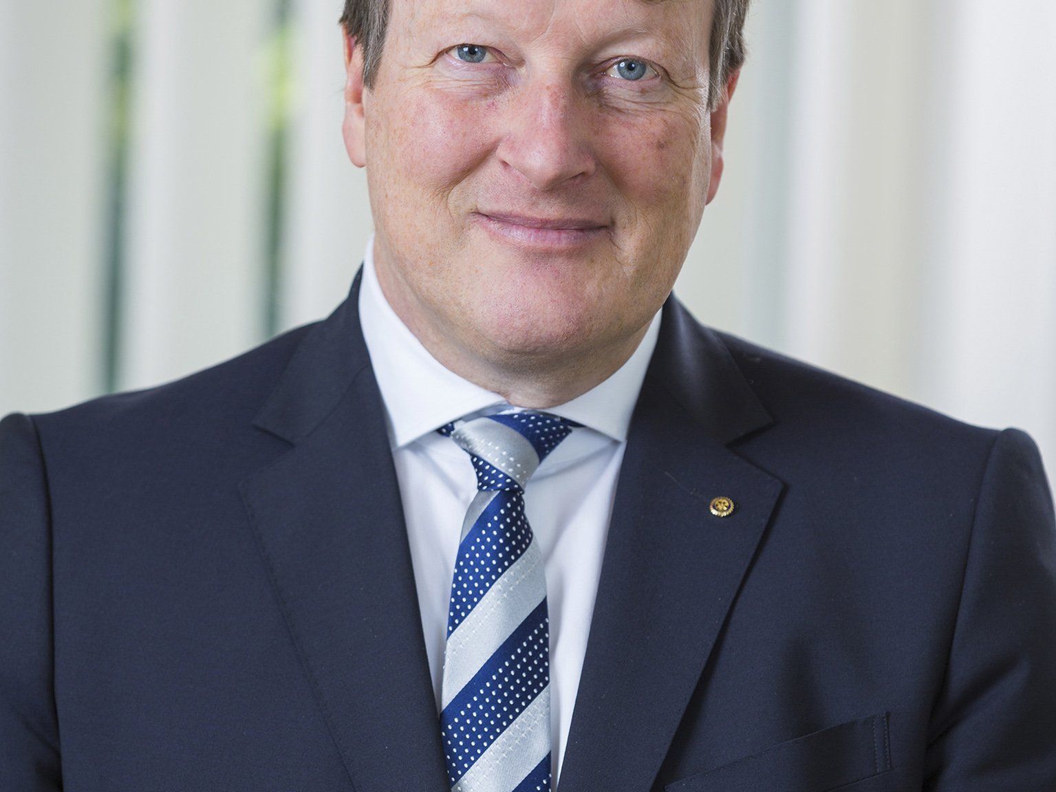 Dr. Thomas Hackspiel ist allgemein beeideter und gerichtlich zertifizierter Sachverständiger für Versicherungen und Betriebliche Vorsorge. Dr. Thomas Hackspiel ist allgemein beeideter und gerichtlich zertifizierter Sachverständiger für Versicherungen und Betriebliche Vorsorge.
