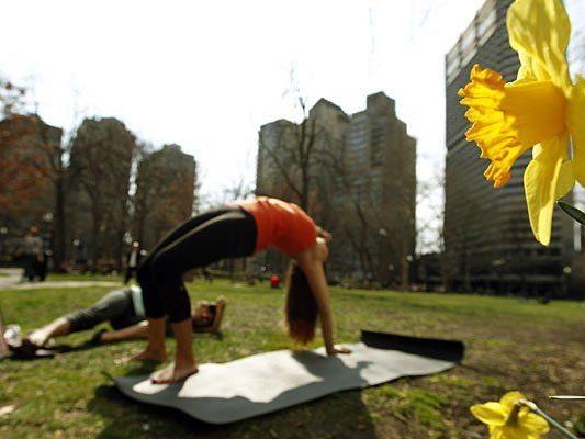 Am 1. Internationalen Yoga-Tag wartet Yoga unter freiem Himmel