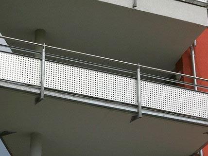 In Floridsdorf stürzte ein Kleinkind von einem Balkon