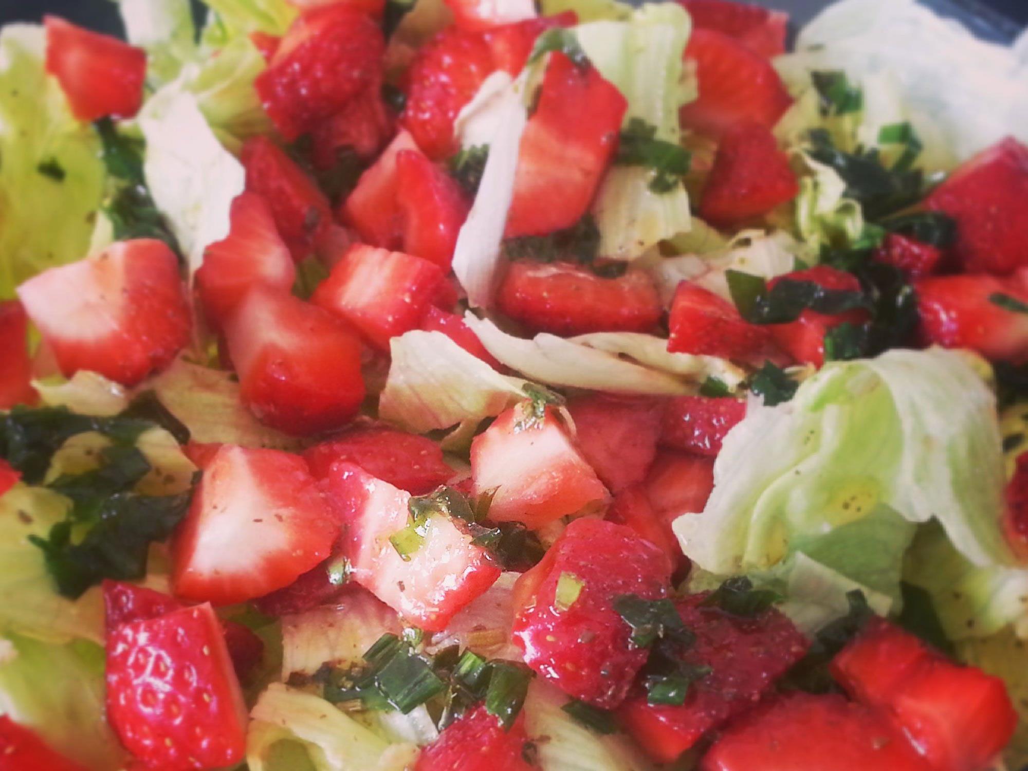 Obst verleiht dem Salat eine zusätzliche Portion Gesundheit.