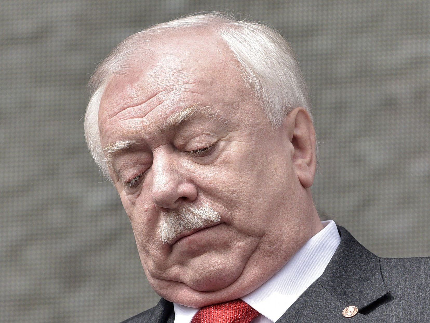 "Lustig ist es natürlich nicht" sagt Häupl zu Rot-Blau. "Lustig ist es natürlich nicht" sagt Häupl zu Rot-Blau.