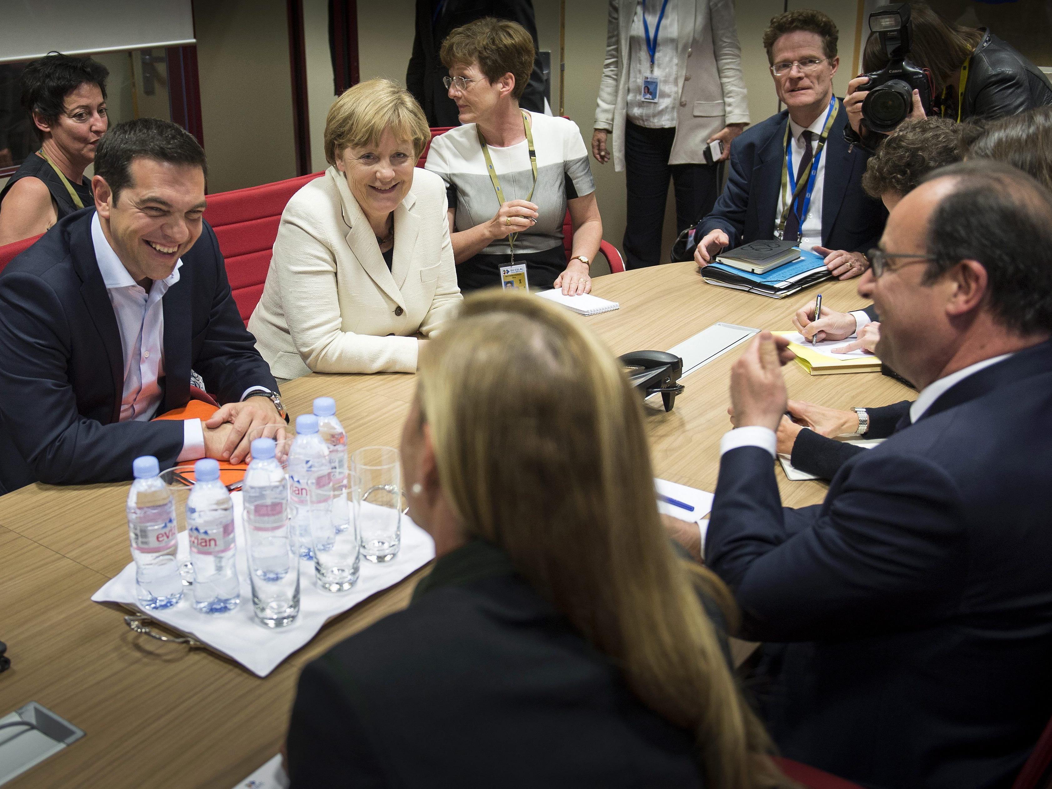 Merkel und Hollande mit Tsipras bei Verhandlungen am Donnerstag in Berlin.