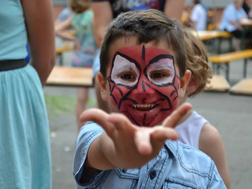 dieser super-happy spiderman ist kurz vor dem dieser super-happy spiderman ist kurz vor dem