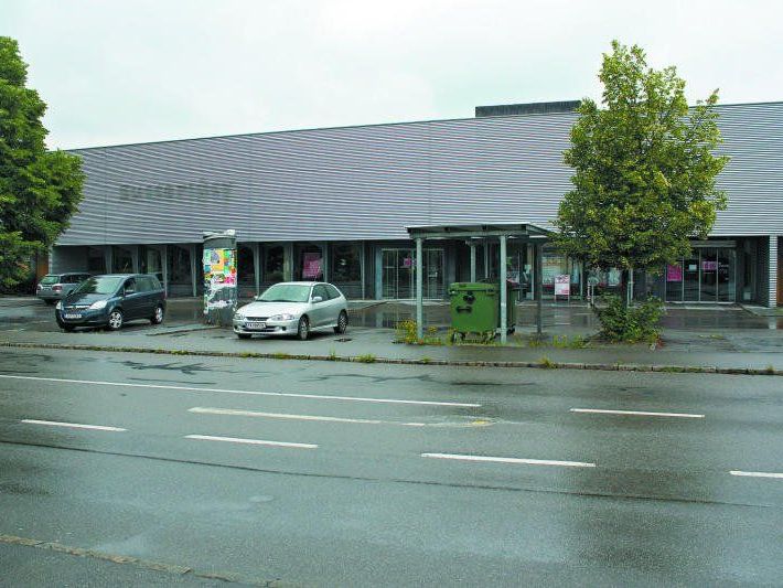 Das bestehende Gebäude soll Platz für einen neuen Sutterlüty-Markt machen. Einen Zeitplan gibt es aber noch nicht. Das bestehende Gebäude soll Platz für einen neuen Sutterlüty-Markt machen. Einen Zeitplan gibt es aber noch nicht.