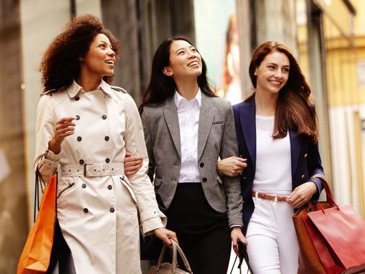 Der Shopping-Guide eignet sich nicht nur für Touristen. Der Shopping-Guide eignet sich nicht nur für Touristen.