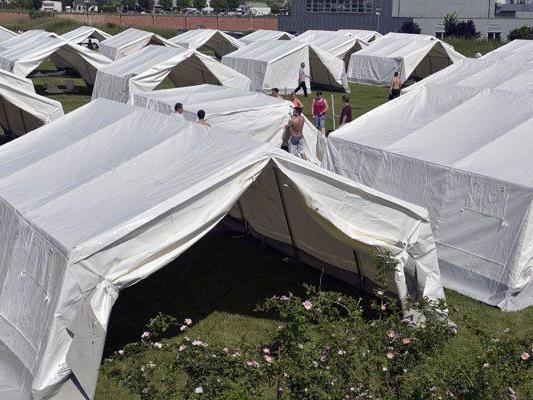 In Traiskirchen wurden bereits Zelte aufgestellt.