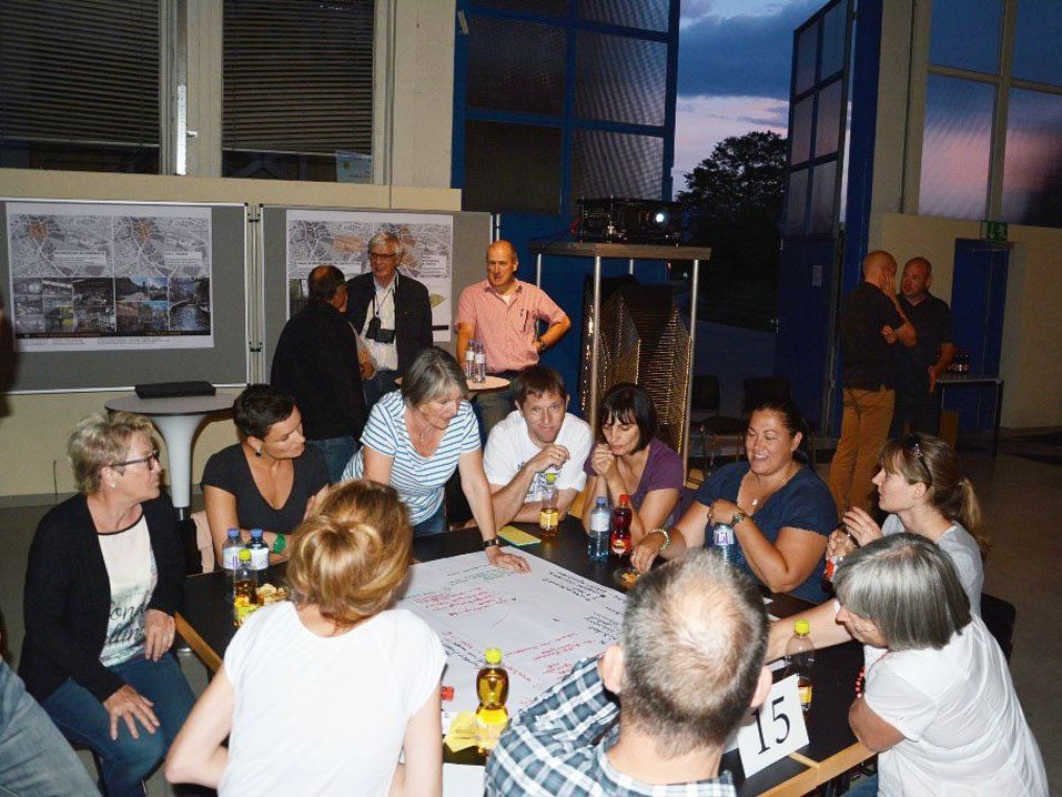 Die Bürger brachten sich in Workshops aktiv in die Planung ein. Die Bürger brachten sich in Workshops aktiv in die Planung ein.