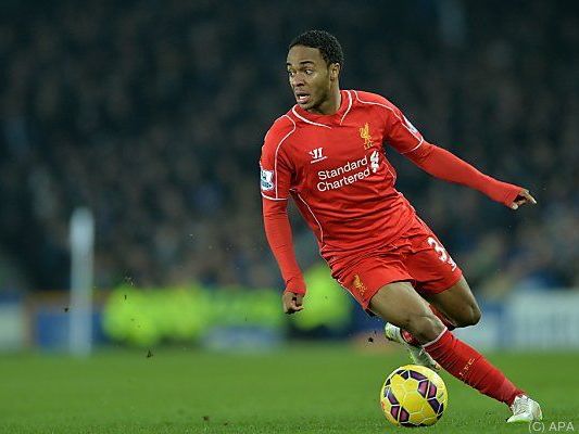 Sterling unterschrieb einen Fünfjahresvertrag Sterling unterschrieb einen Fünfjahresvertrag