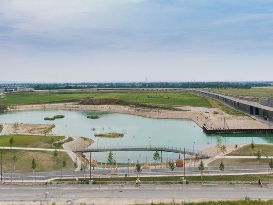 Am 3. Juli werden zwei Parks und der See eröffnet. Am 3. Juli werden zwei Parks und der See eröffnet.