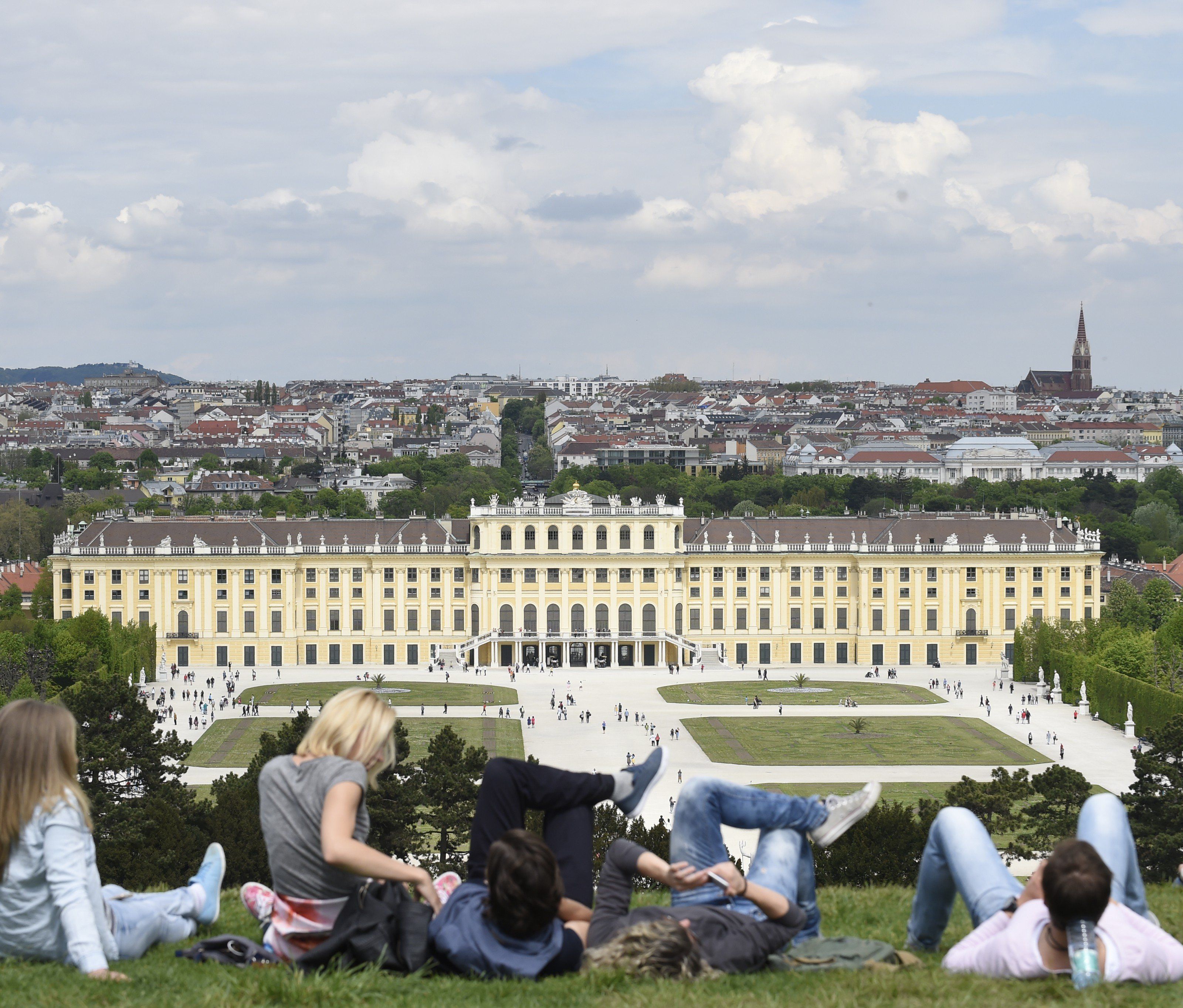 Am Wochenende wird es in Wien kühler - trotzdem bleibt es sommerlich. Am Wochenende wird es in Wien kühler - trotzdem bleibt es sommerlich.