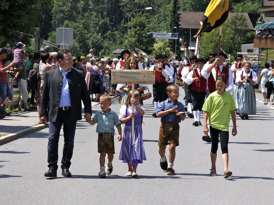 Zum 60-Jahr-Jubiläum fand ein Sternenmarsch mit 16 beteiligten Gruppen statt Zum 60-Jahr-Jubiläum fand ein Sternenmarsch mit 16 beteiligten Gruppen statt