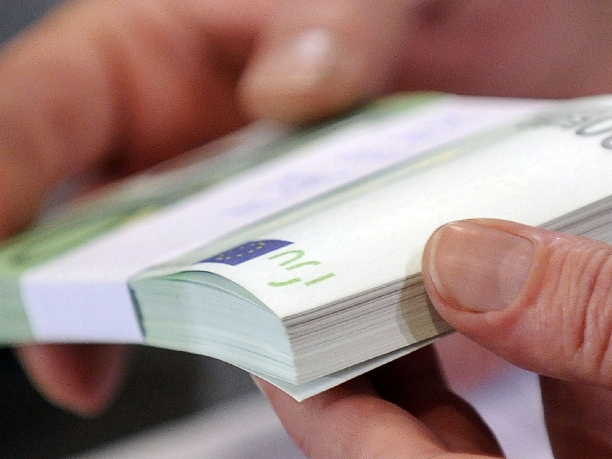 WKÖ und AK spendeten insgesamt 26,6 Mio. Euro an Fraktionen - NEOS: "Indirekte Parteienfinanzierung". WKÖ und AK spendeten insgesamt 26,6 Mio. Euro an Fraktionen - NEOS: "Indirekte Parteienfinanzierung".